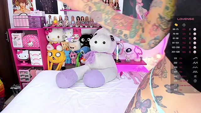 Snapshot of tattooBabyxxx chatting on February 4, 2025, 8:59 pm tattooBabyxxx online show from February 4, 2025, 8:59 pm