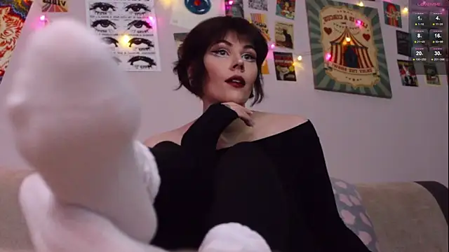 Luna Blake online show from April 15, 2026, 3:52 pm