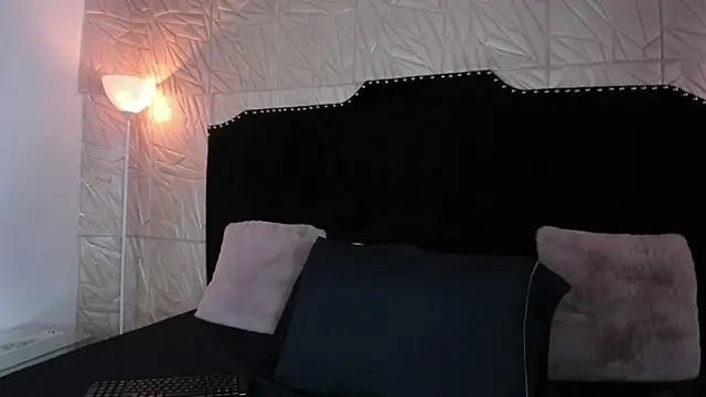 JennyRouse01 online show from March 21, 2025, 11:01 am