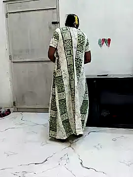 Queen Dolly online show from December 1, 2024, 6:30 pm