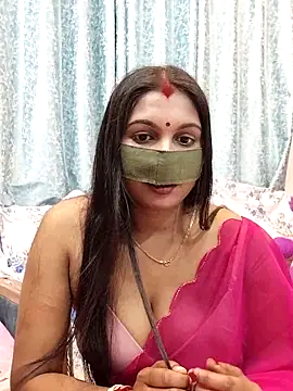 Queen Dolly online show from March 19, 2025, 5:50 pm