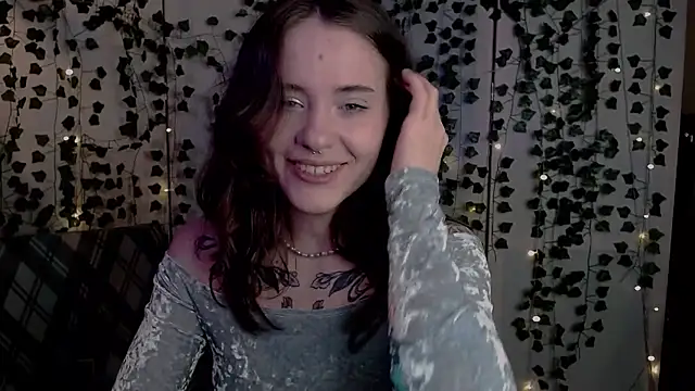 Snapshot of risha_laas chatting on April 30, 2026, 8:37 pm risha laas online show from April 30, 2026, 8:37 pm