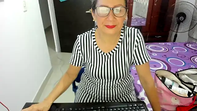 Snapshot of jademartin_ chatting on January 29, 2025, 8:14 pm jademartin online show from January 29, 2025, 8:14 pm