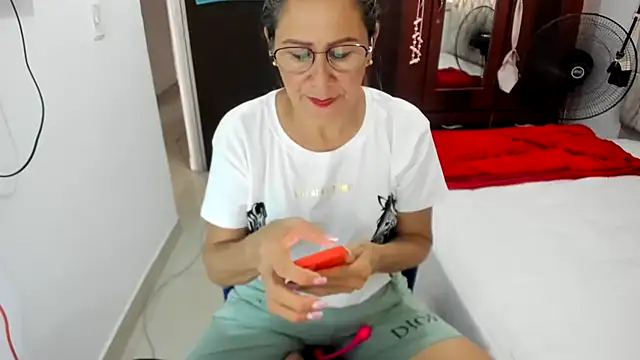 Snapshot of jademartin_ chatting on March 17, 2025, 8:40 pm jademartin online show from March 17, 2025, 8:40 pm