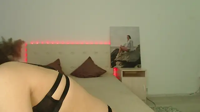 RoxannePure online show from February 15, 2026, 7:51 am