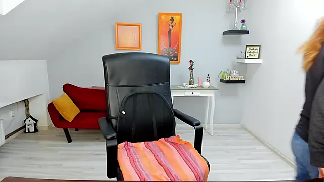 LollaGirl online show from January 14, 2026, 4:18 am