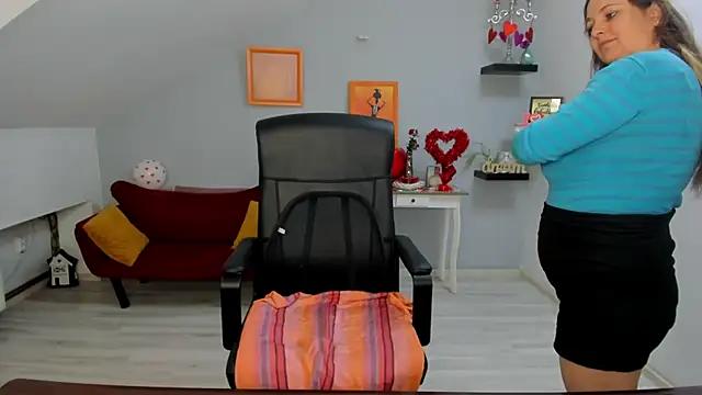 LollaGirl online show from February 11, 2026, 4:28 am