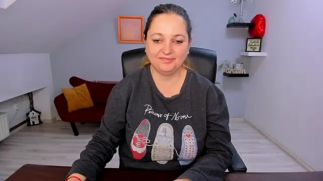 LollaGirl online show from March 6, 2026, 4:20 am