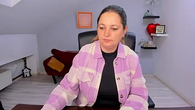 LollaGirl online show from March 26, 2026, 4:18 am