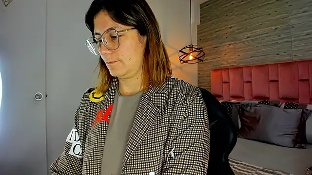 SarahDeyvis online show from October 29, 2025, 1:02 pm