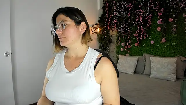 SarahDeyvis online show from January 9, 2026, 2:20 pm