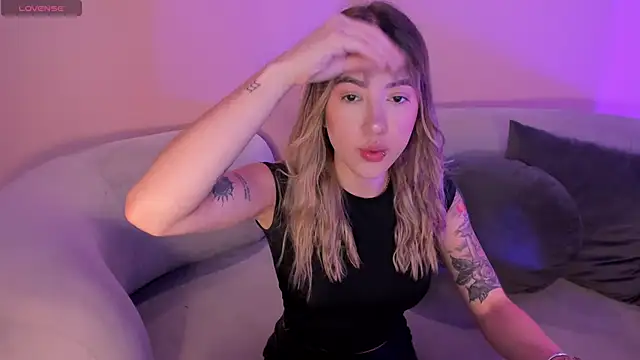 EveBensonX online show from February 25, 2025, 12:13 pm