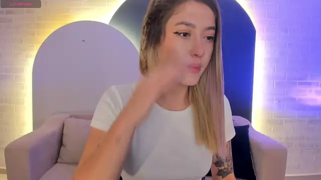 EveBensonX online show from March 19, 2025, 12:34 pm