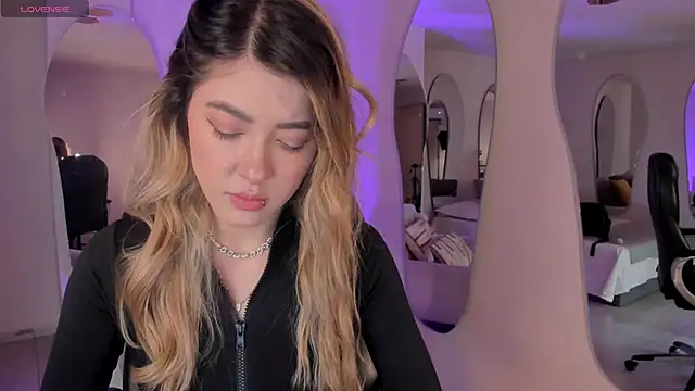 EveBensonX online show from September 25, 2025, 7:28 pm