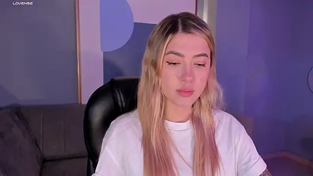 EveBensonX online show from November 20, 2025, 7:35 pm