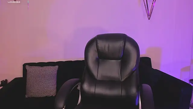 EveBensonX online show from December 5, 2025, 11:41 am