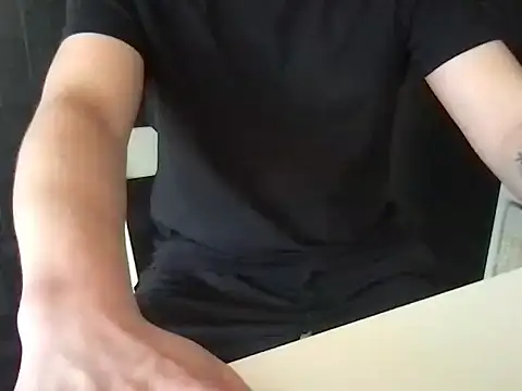 Snapshot of Hottie-James01 chatting on March 1, 2026, 12:18 pm Hottie-James01 online show from March 1, 2026, 12:18 pm