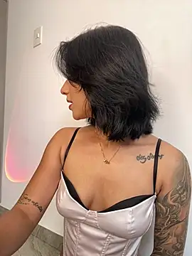 Snapshot of Ale_Lewis chatting on February 16, 2025, 3:27 pm Ale Lewis online show from February 16, 2025, 3:27 pm