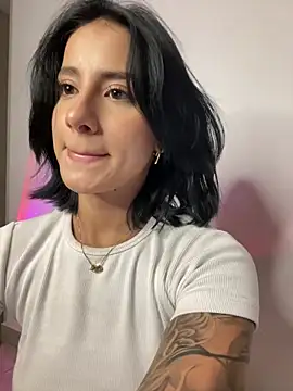 Snapshot of Ale_Lewis chatting on February 18, 2025, 12:26 am Ale Lewis online show from February 18, 2025, 12:26 am