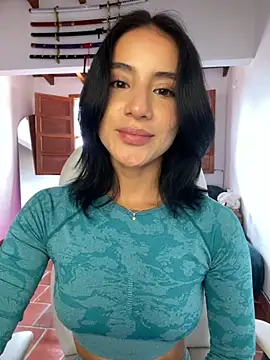 Snapshot of Ale_Lewis chatting on October 4, 2025, 2:04 pm Ale Lewis online show from October 4, 2025, 2:04 pm