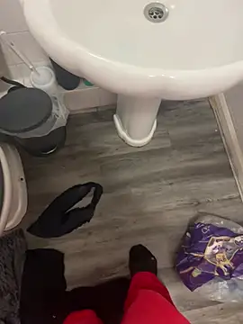 Snapshot of bigbrown- chatting on December 24, 2024, 11:44 pm bigbrown- online show from December 24, 2024, 11:44 pm