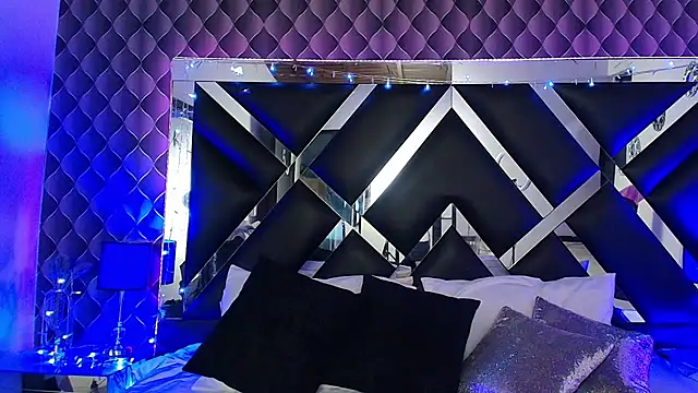 victoriaa lee  online show from March 18, 2026, 7:17 pm