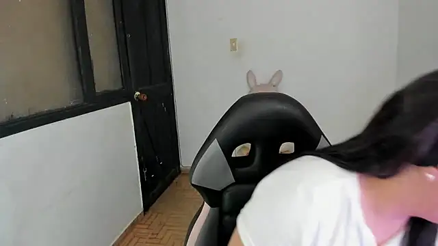 smile sweetpao online show from November 12, 2025, 1:00 pm