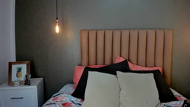 Alexa Thaylor  online show from February 10, 2025, 2:16 pm