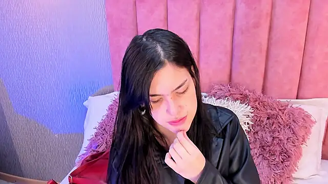 Alexa Thaylor  online show from October 9, 2025, 2:48 pm