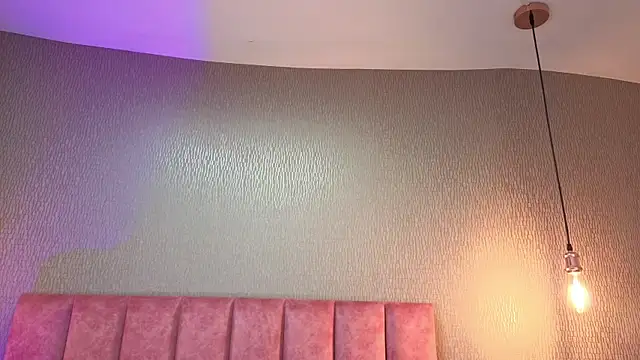 Alexa Thaylor  online show from January 6, 2026, 4:43 pm