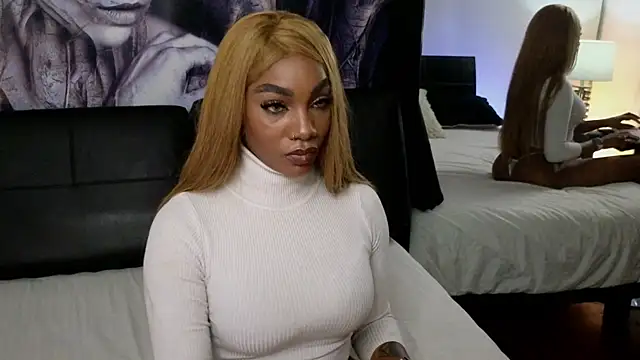 Snapshot of emely_brandon chatting on November 18, 2025, 3:23 am emely brandon online show from November 18, 2025, 3:23 am