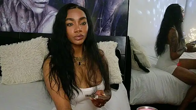 Snapshot of emely_brandon chatting on February 17, 2026, 12:07 am emely brandon online show from February 17, 2026, 12:07 am