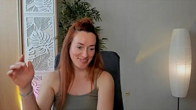 Snapshot of RebeccaMartinez chatting on April 7, 2026, 6:47 am RebeccaMartinez online show from April 7, 2026, 6:47 am