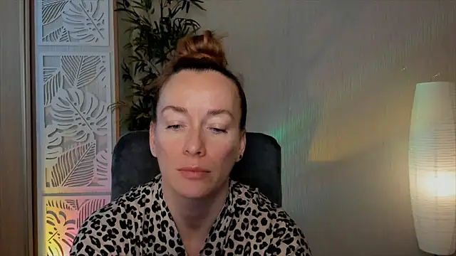 Snapshot of RebeccaMartinez chatting on April 28, 2026, 4:50 am RebeccaMartinez online show from April 28, 2026, 4:50 am