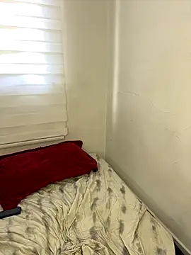 Liamiler01  online show from September 25, 2025, 1:37 pm