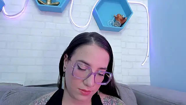 DEVA BLUE  online show from January 31, 2025, 6:24 am