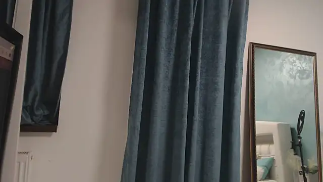 Snapshot of Bootylicious-Ana chatting on October 17, 2025, 7:49 pm Bootylicious-Ana online show from October 17, 2025, 7:49 pm