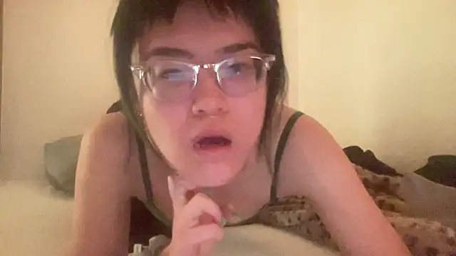 Snapshot of forbiddenfruitcake chatting on March 3, 2025, 7:43 am forbiddenfruitcake online show from March 3, 2025, 7:43 am
