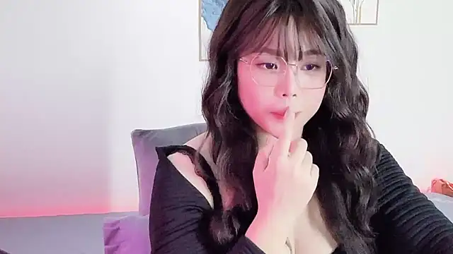   Lyly   online show from December 4, 2025, 2:10 am