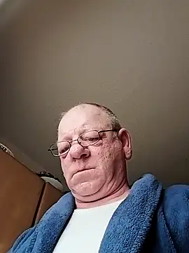 Snapshot of Kuschelb chatting on November 28, 2025, 7:33 am Kuschelb online show from November 28, 2025, 7:33 am