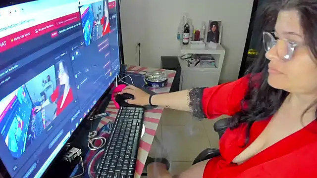 Snapshot of BellaFlaming chatting on January 7, 2025, 10:54 am BellaFlaming online show from January 7, 2025, 10:54 am