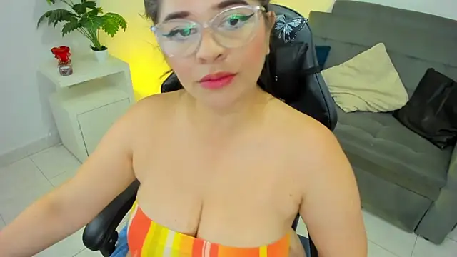 Snapshot of BellaFlaming chatting on February 13, 2025, 2:31 pm BellaFlaming online show from February 13, 2025, 2:31 pm