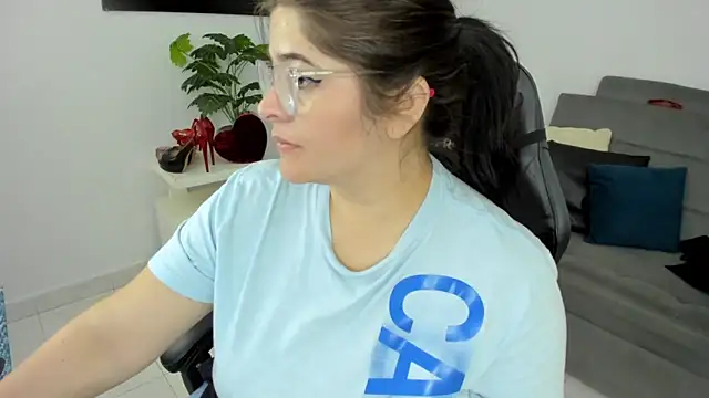 Snapshot of BellaFlaming chatting on February 15, 2025, 9:15 pm BellaFlaming online show from February 15, 2025, 9:15 pm