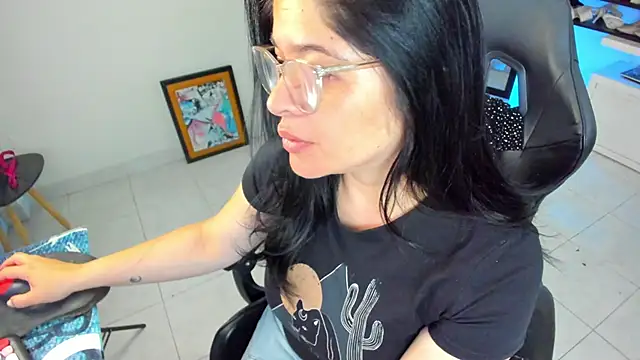 BellaFlaming online show from April 13, 2026, 10:54 am