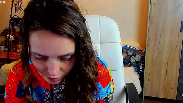 mia grantes online show from October 3, 2025, 7:22 pm