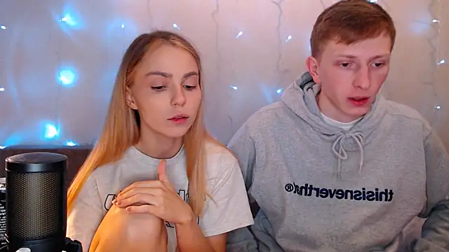 juliaanddima online show from September 25, 2025, 10:13 pm