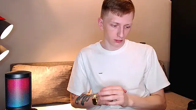 juliaanddima online show from October 23, 2025, 9:02 pm