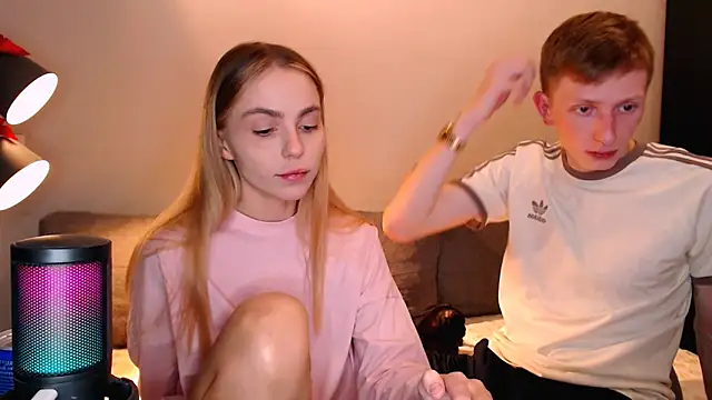 juliaanddima online show from November 14, 2025, 10:07 pm