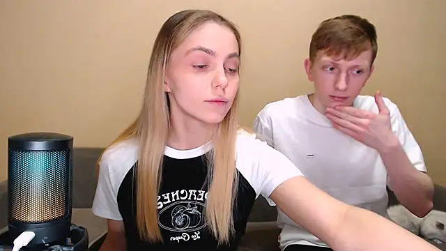 juliaanddima online show from February 7, 2026, 9:51 pm