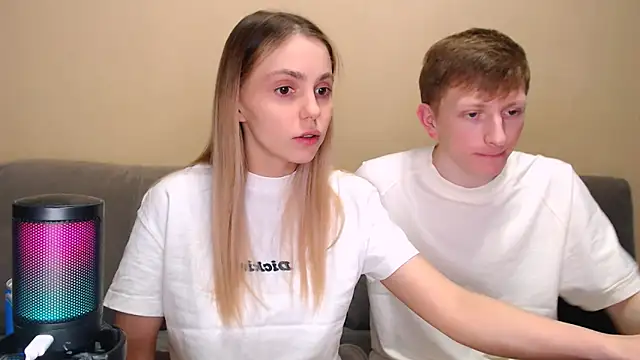 juliaanddima online show from February 16, 2026, 10:17 pm